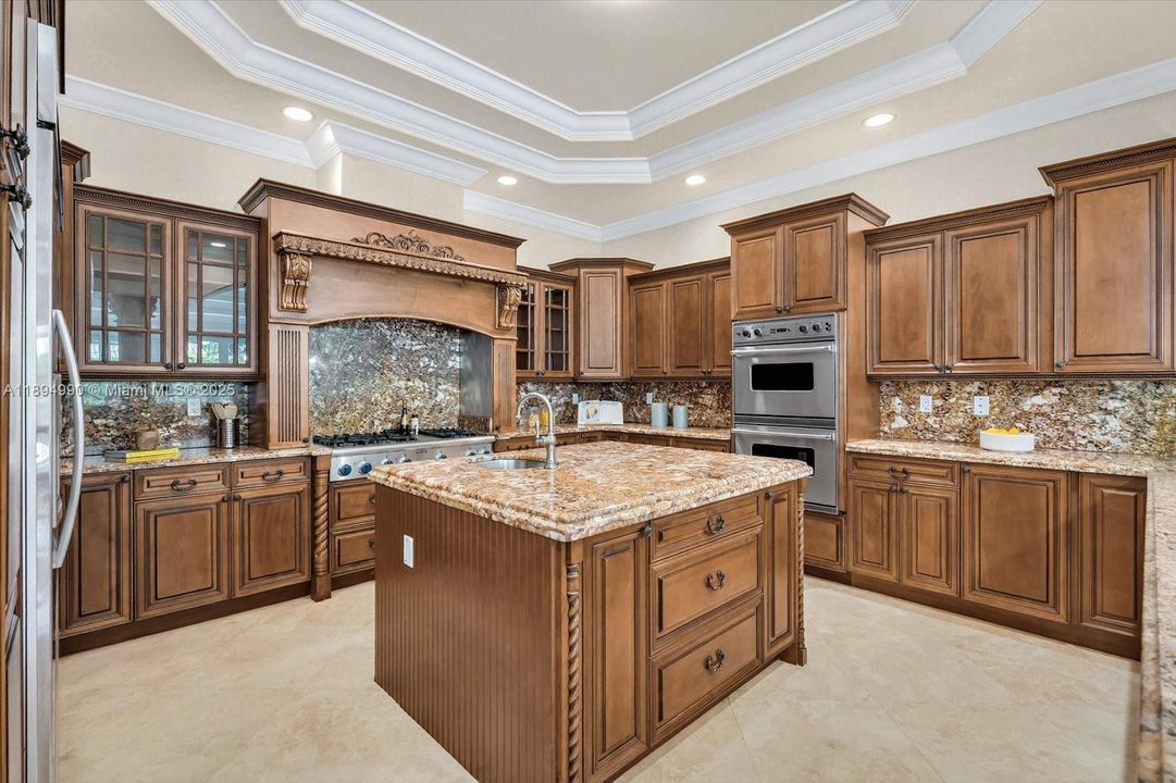 En Venta: $4,750,000 (6 camas, 6 baños, 5888 Pies cuadrados)