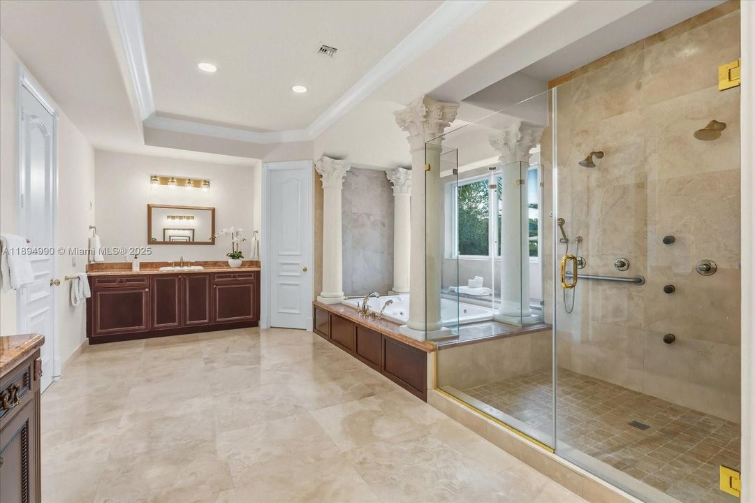 En Venta: $4,750,000 (6 camas, 6 baños, 5888 Pies cuadrados)