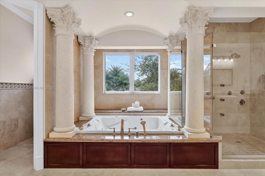 En Venta: $4,750,000 (6 camas, 6 baños, 5888 Pies cuadrados)