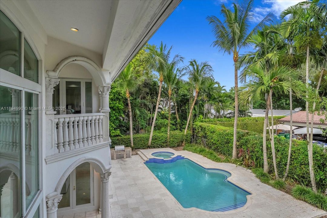 En Venta: $4,750,000 (6 camas, 6 baños, 5888 Pies cuadrados)