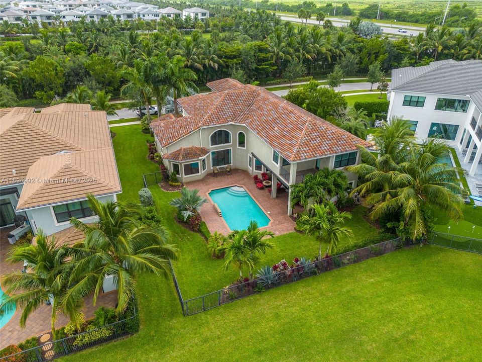 For Rent: $15,700 (5 beds, 7 baths, 5216 Square Feet)