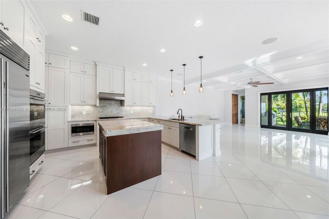 For Rent: $15,700 (5 beds, 7 baths, 5216 Square Feet)