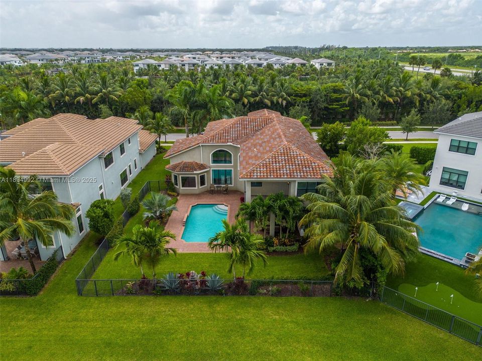 For Rent: $15,700 (5 beds, 7 baths, 5216 Square Feet)