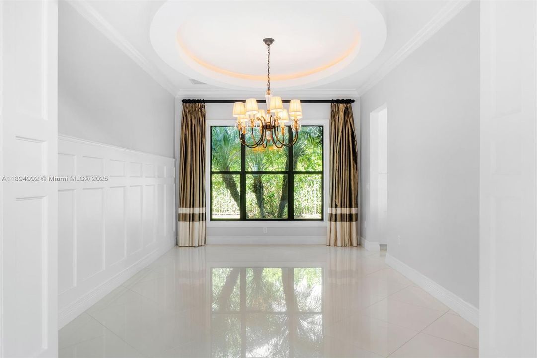 For Rent: $15,700 (5 beds, 7 baths, 5216 Square Feet)