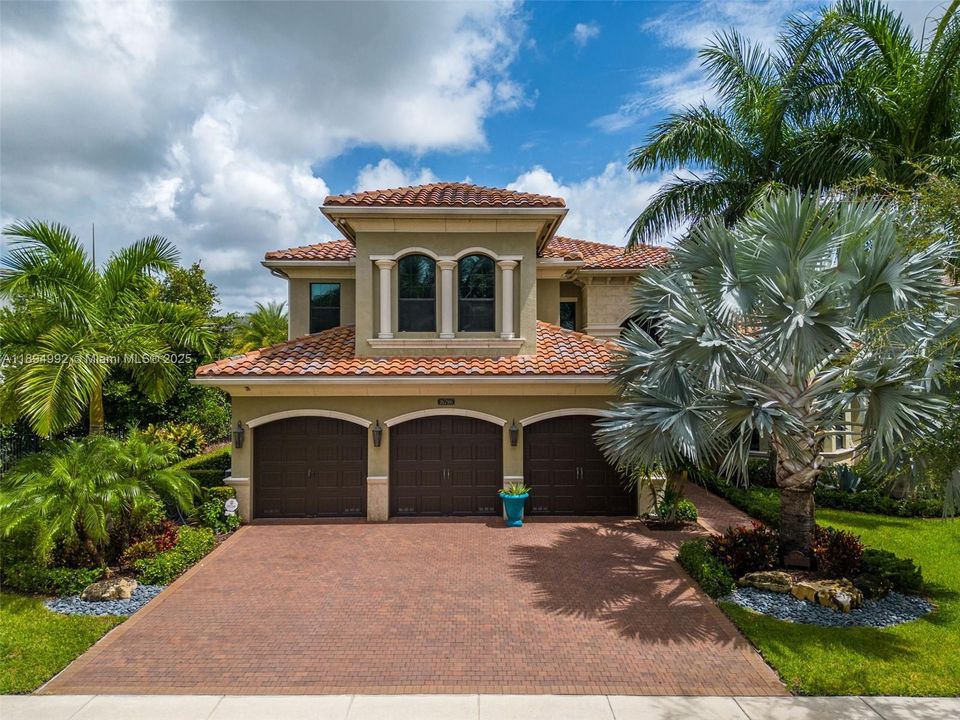 For Rent: $15,700 (5 beds, 7 baths, 5216 Square Feet)