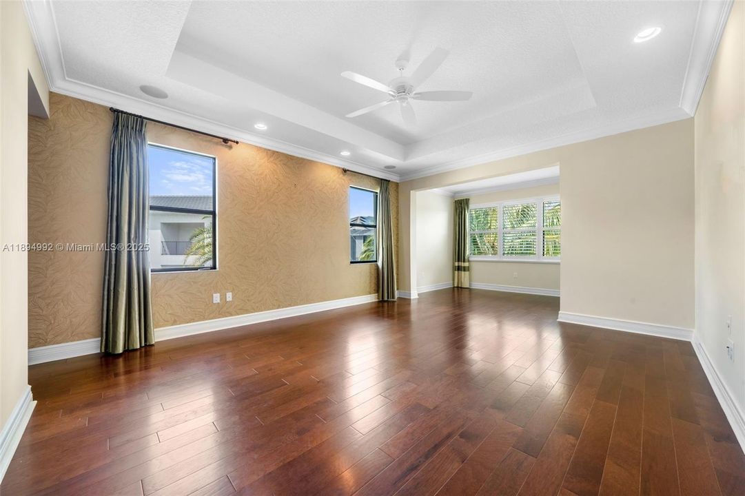 For Rent: $15,700 (5 beds, 7 baths, 5216 Square Feet)