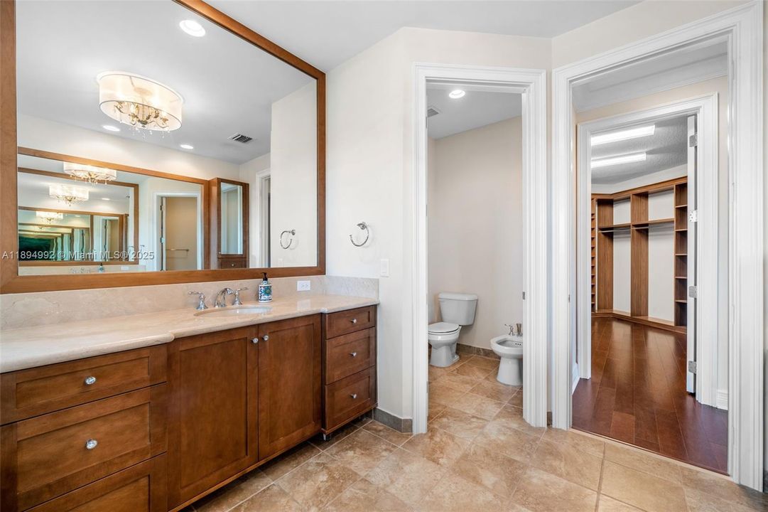 For Rent: $15,700 (5 beds, 7 baths, 5216 Square Feet)