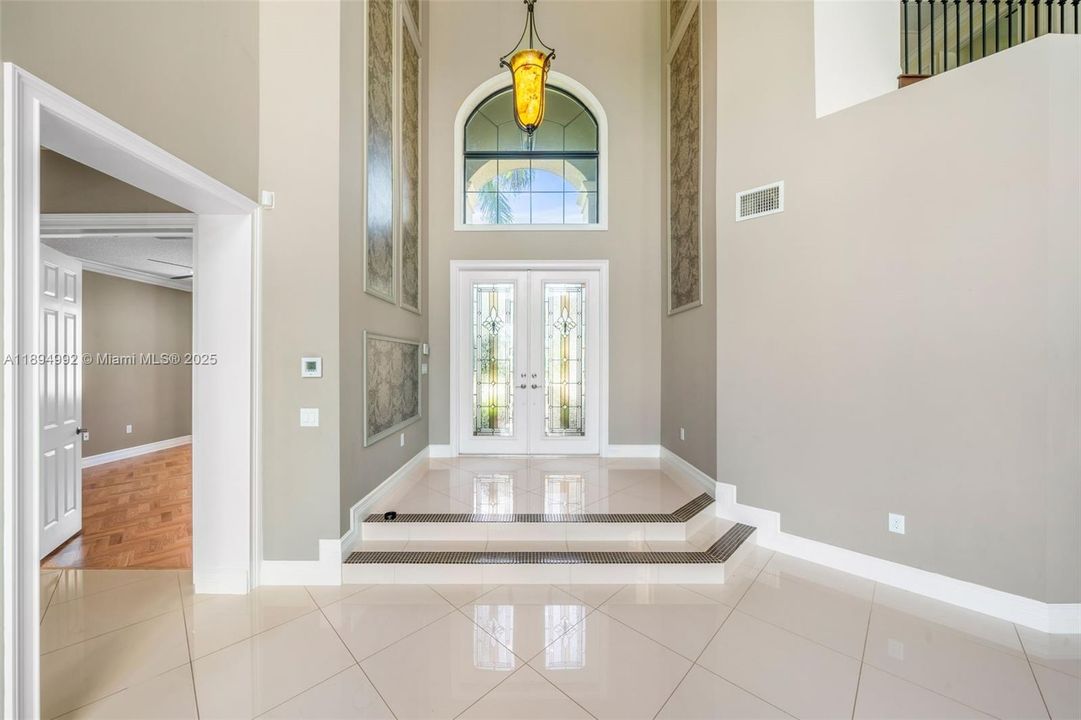 For Rent: $15,700 (5 beds, 7 baths, 5216 Square Feet)