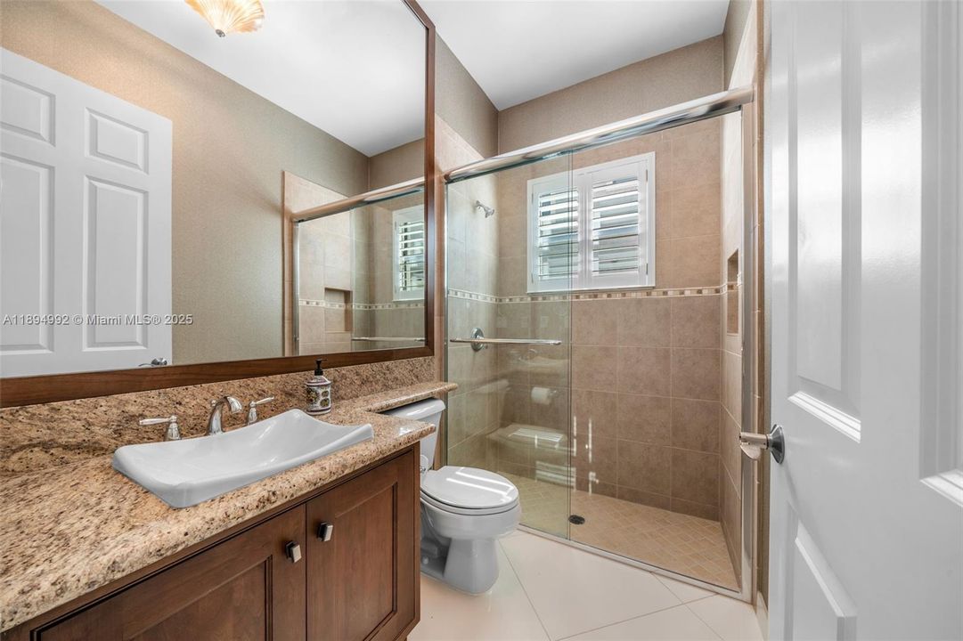 For Rent: $15,700 (5 beds, 7 baths, 5216 Square Feet)