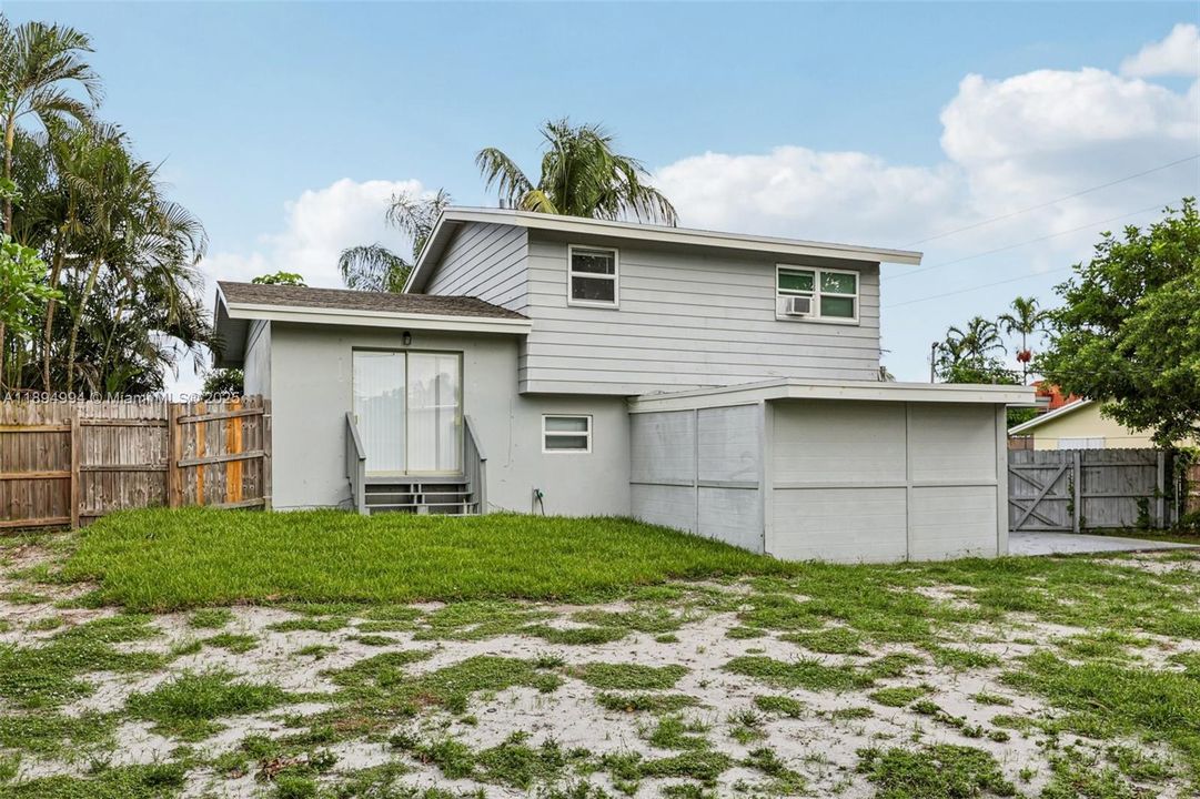 Active With Contract: $539,900 (4 beds, 2 baths, 1588 Square Feet)