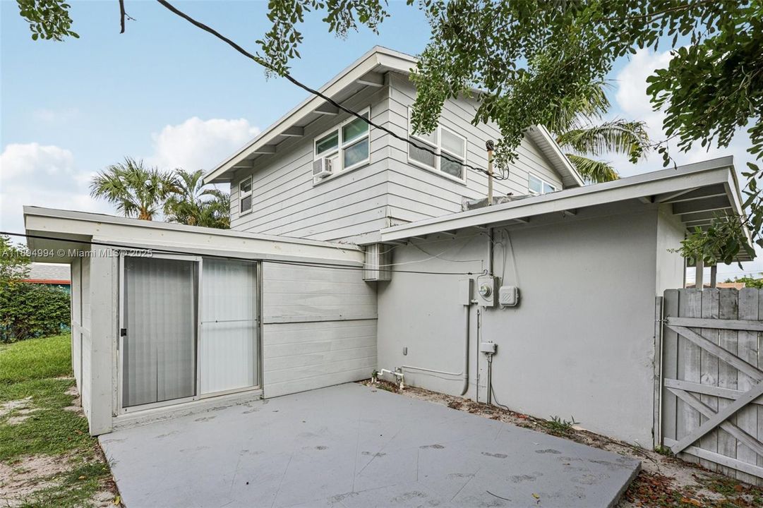 Active With Contract: $539,900 (4 beds, 2 baths, 1588 Square Feet)