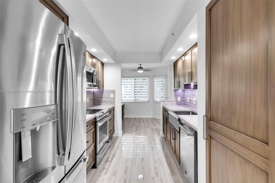 Active With Contract: $320,000 (2 beds, 2 baths, 1364 Square Feet)