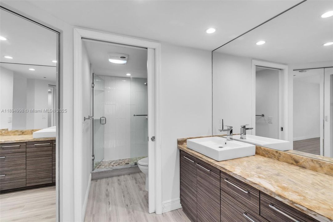 Active With Contract: $320,000 (2 beds, 2 baths, 1364 Square Feet)