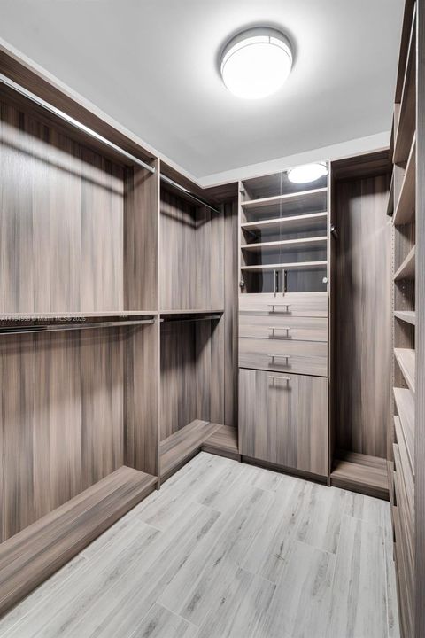 Active With Contract: $320,000 (2 beds, 2 baths, 1364 Square Feet)