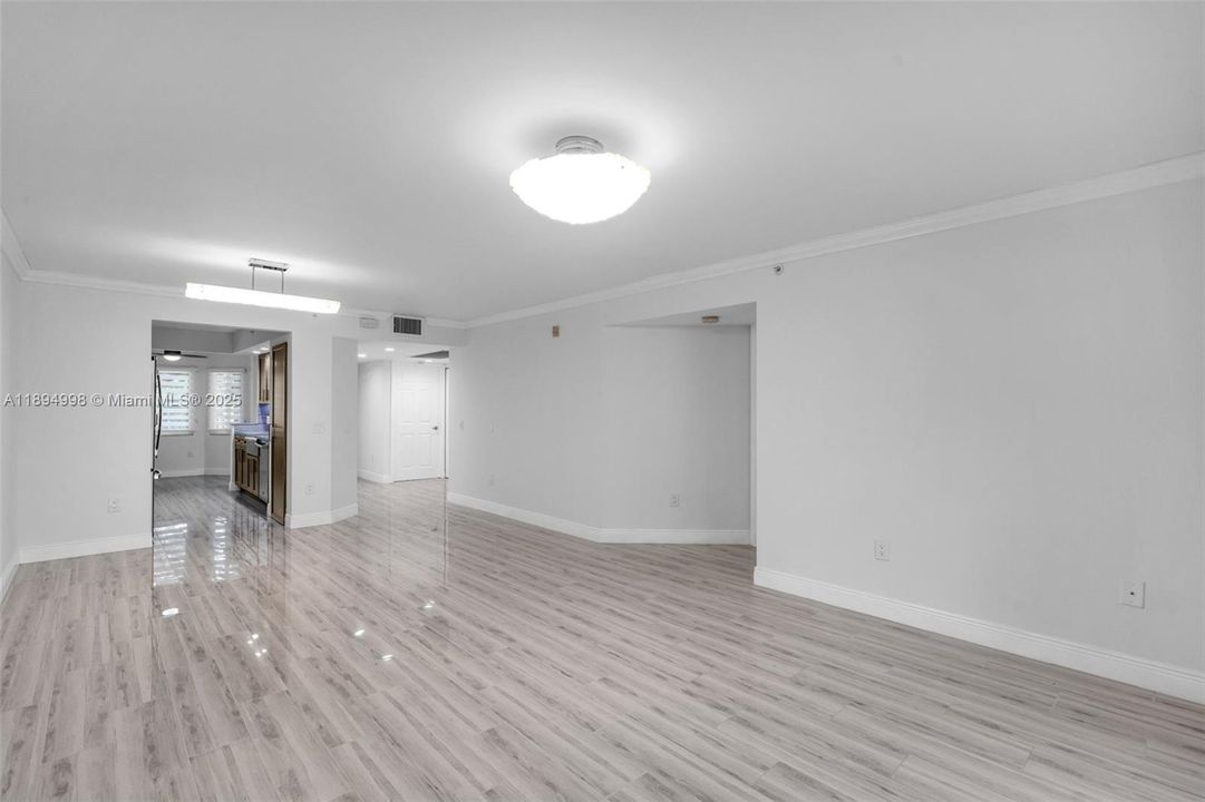 Active With Contract: $320,000 (2 beds, 2 baths, 1364 Square Feet)