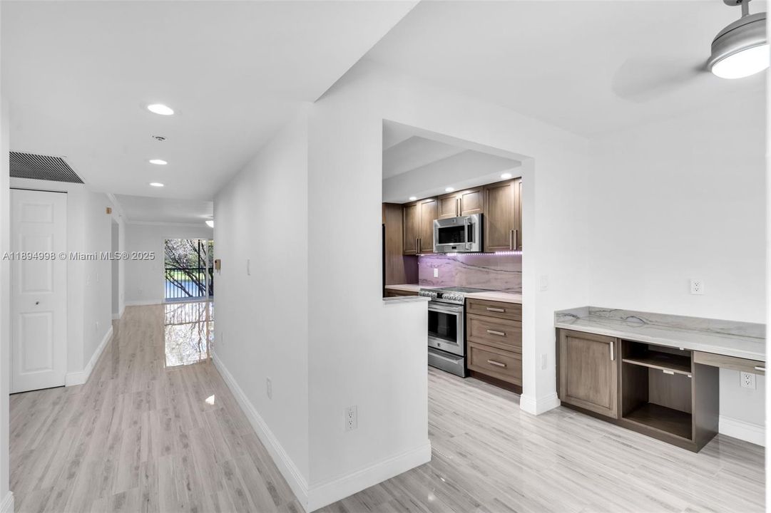 Active With Contract: $320,000 (2 beds, 2 baths, 1364 Square Feet)