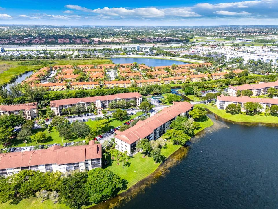 Active With Contract: $320,000 (2 beds, 2 baths, 1364 Square Feet)