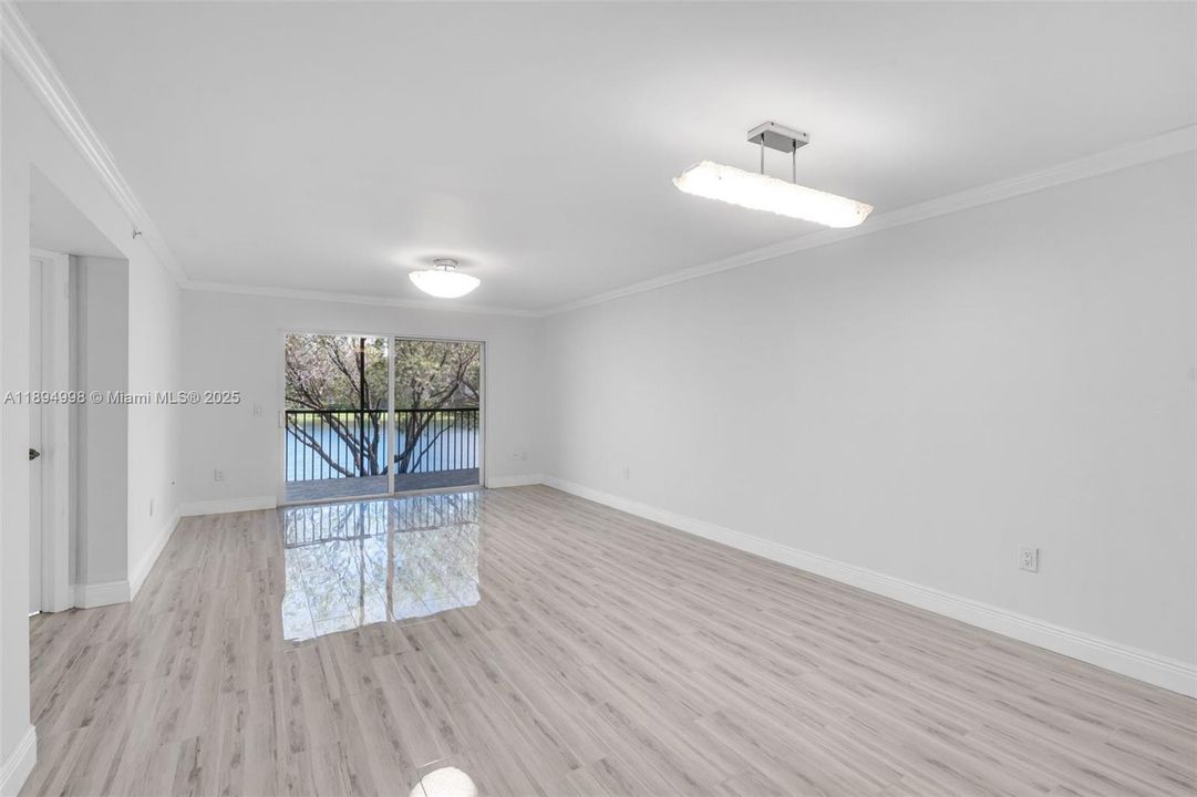 Active With Contract: $320,000 (2 beds, 2 baths, 1364 Square Feet)