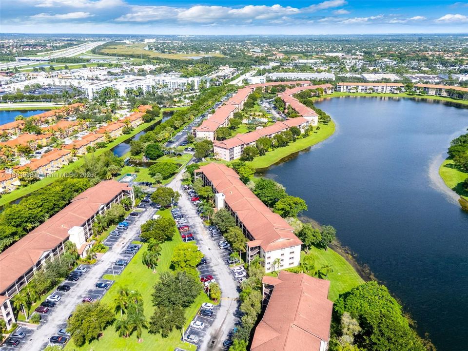 Active With Contract: $320,000 (2 beds, 2 baths, 1364 Square Feet)