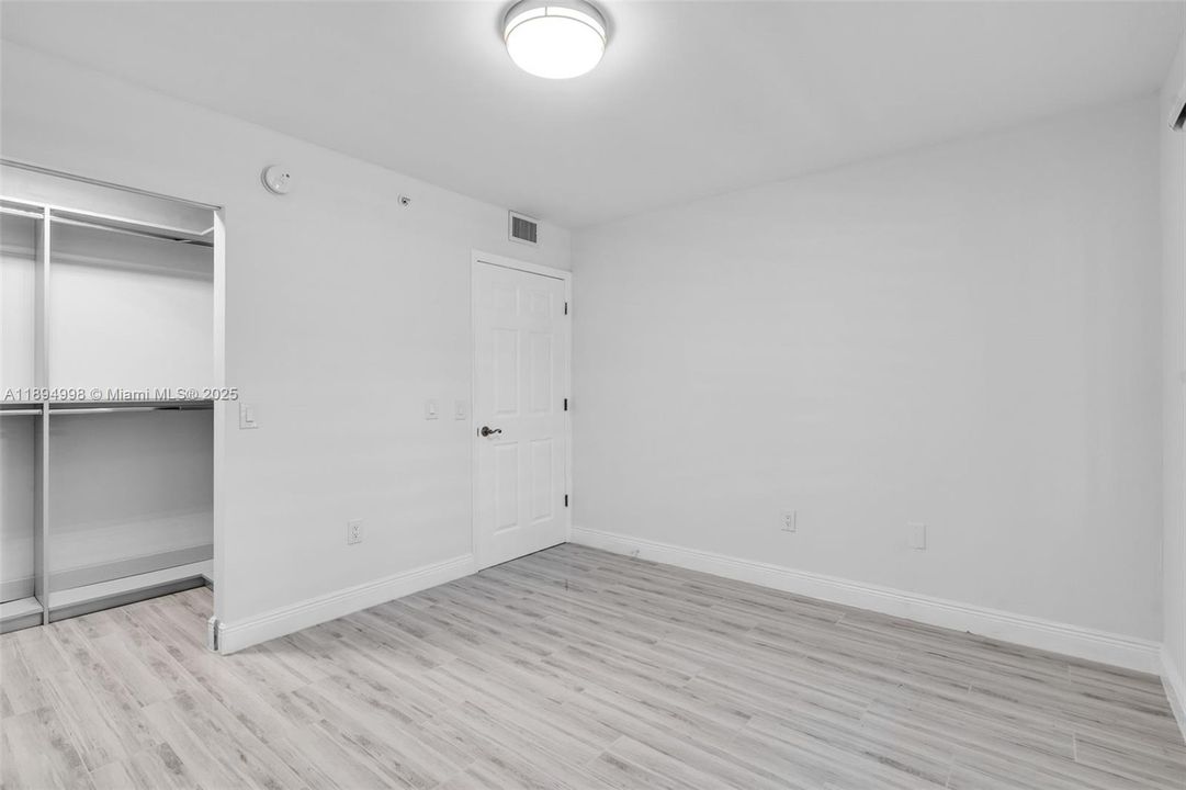 Active With Contract: $320,000 (2 beds, 2 baths, 1364 Square Feet)