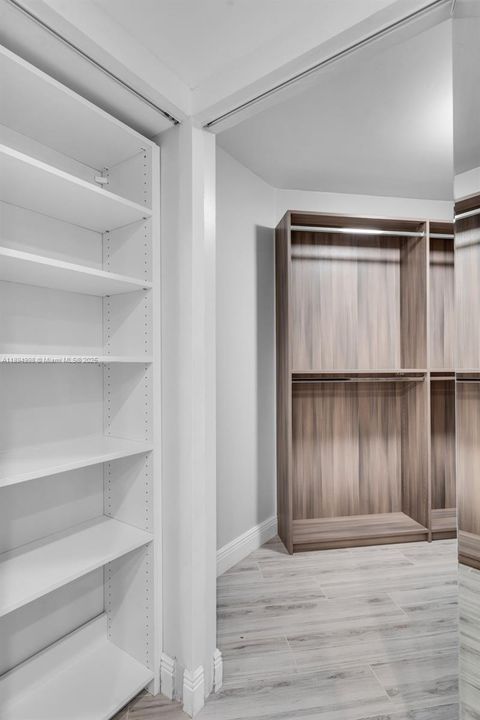 Active With Contract: $320,000 (2 beds, 2 baths, 1364 Square Feet)