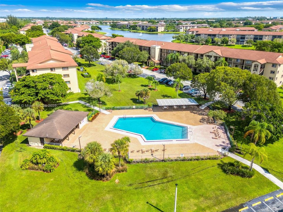 Active With Contract: $320,000 (2 beds, 2 baths, 1364 Square Feet)