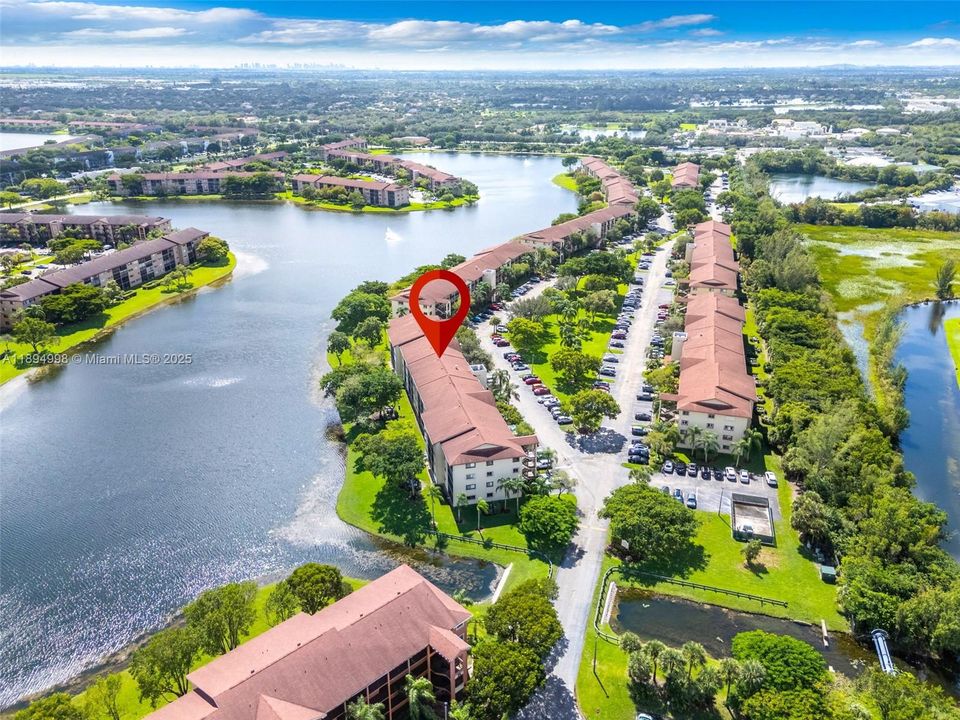 Active With Contract: $320,000 (2 beds, 2 baths, 1364 Square Feet)