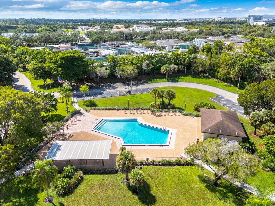 Active With Contract: $320,000 (2 beds, 2 baths, 1364 Square Feet)