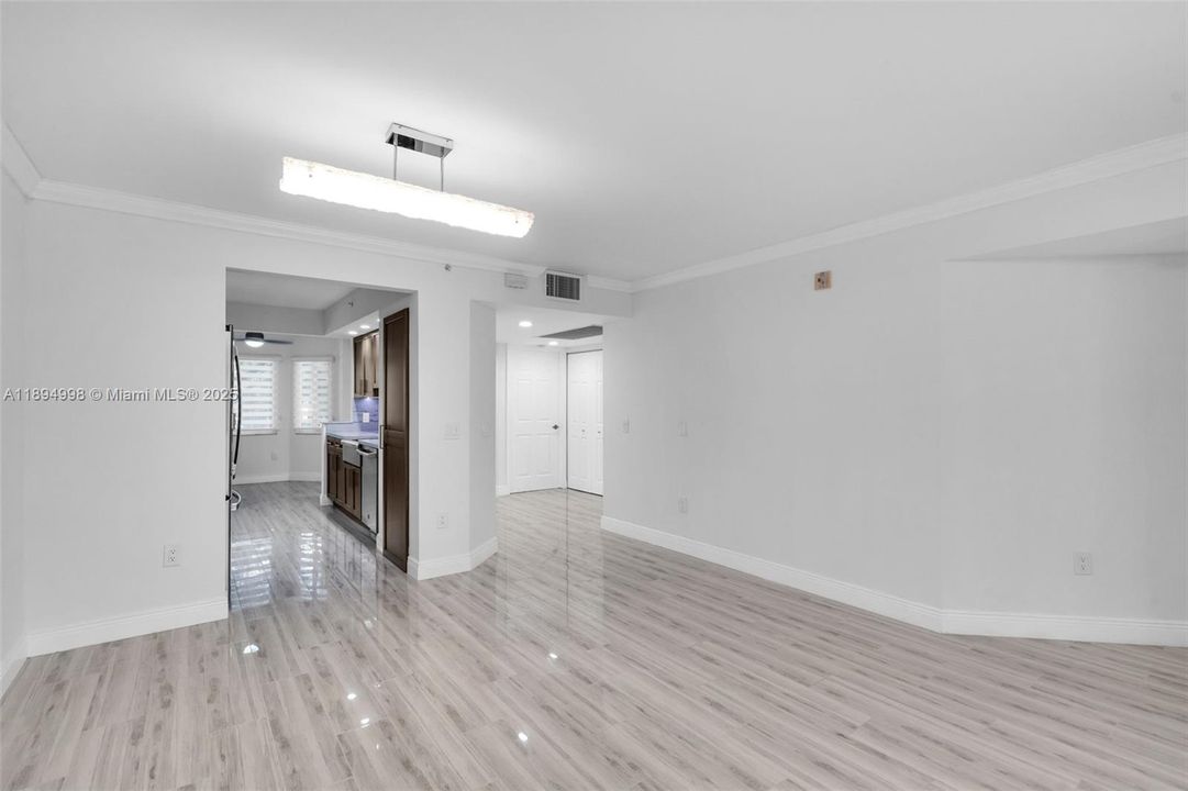 Active With Contract: $320,000 (2 beds, 2 baths, 1364 Square Feet)