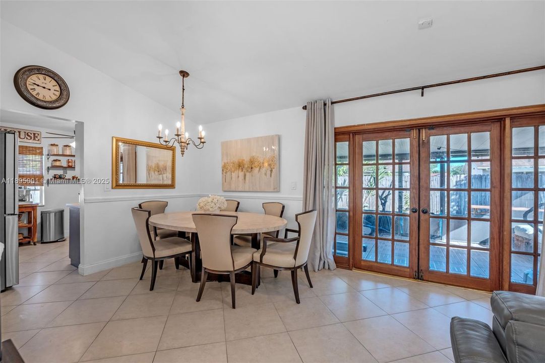 Activo con contrato: $599,000 (3 camas, 2 baños, 1254 Pies cuadrados)