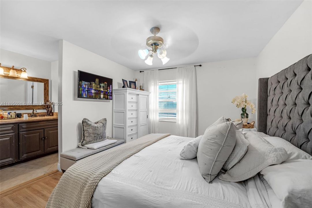 Activo con contrato: $599,000 (3 camas, 2 baños, 1254 Pies cuadrados)