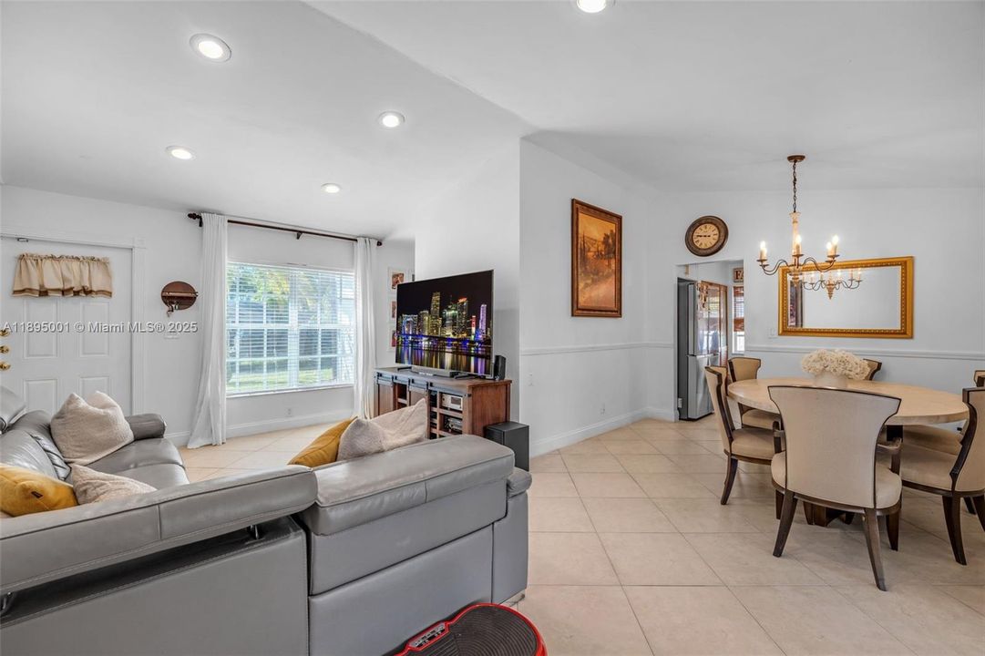 Activo con contrato: $599,000 (3 camas, 2 baños, 1254 Pies cuadrados)