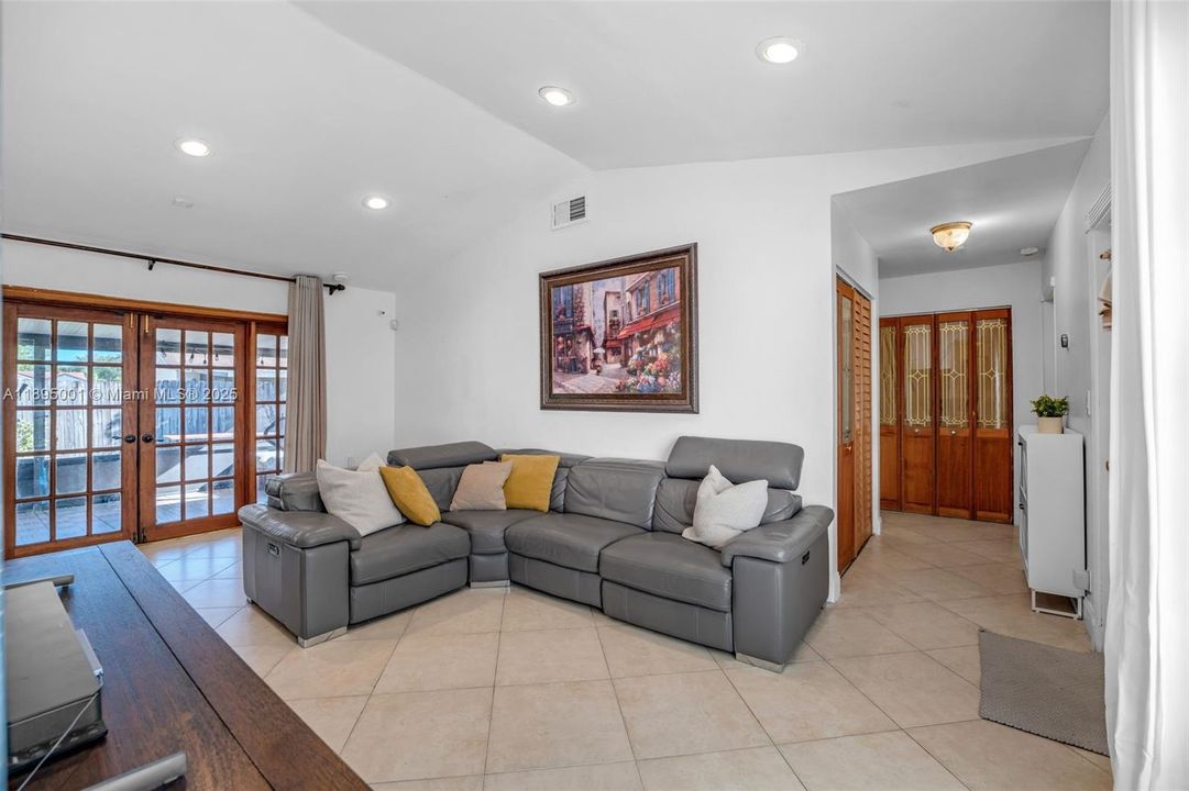 Activo con contrato: $599,000 (3 camas, 2 baños, 1254 Pies cuadrados)