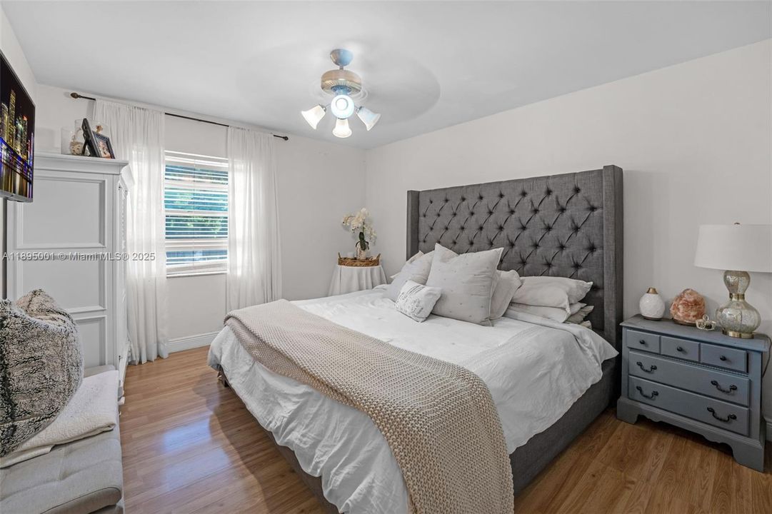 Activo con contrato: $599,000 (3 camas, 2 baños, 1254 Pies cuadrados)