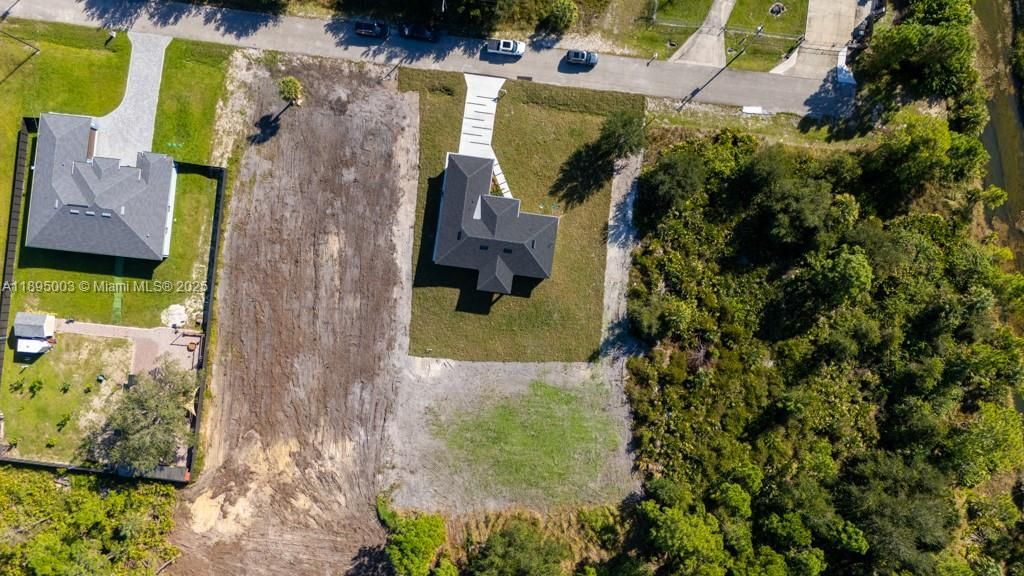 合同活跃: $405,000 (3 贝兹, 2 浴室, 0 平方英尺)