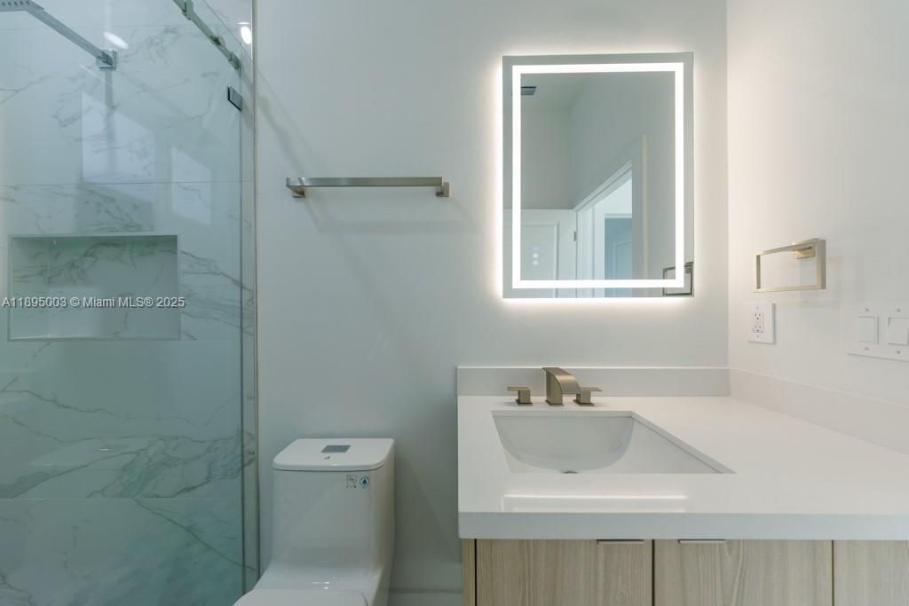 合同活跃: $405,000 (3 贝兹, 2 浴室, 0 平方英尺)