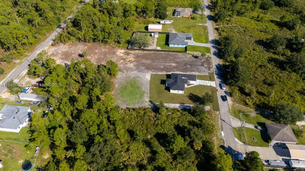 合同活跃: $405,000 (3 贝兹, 2 浴室, 0 平方英尺)