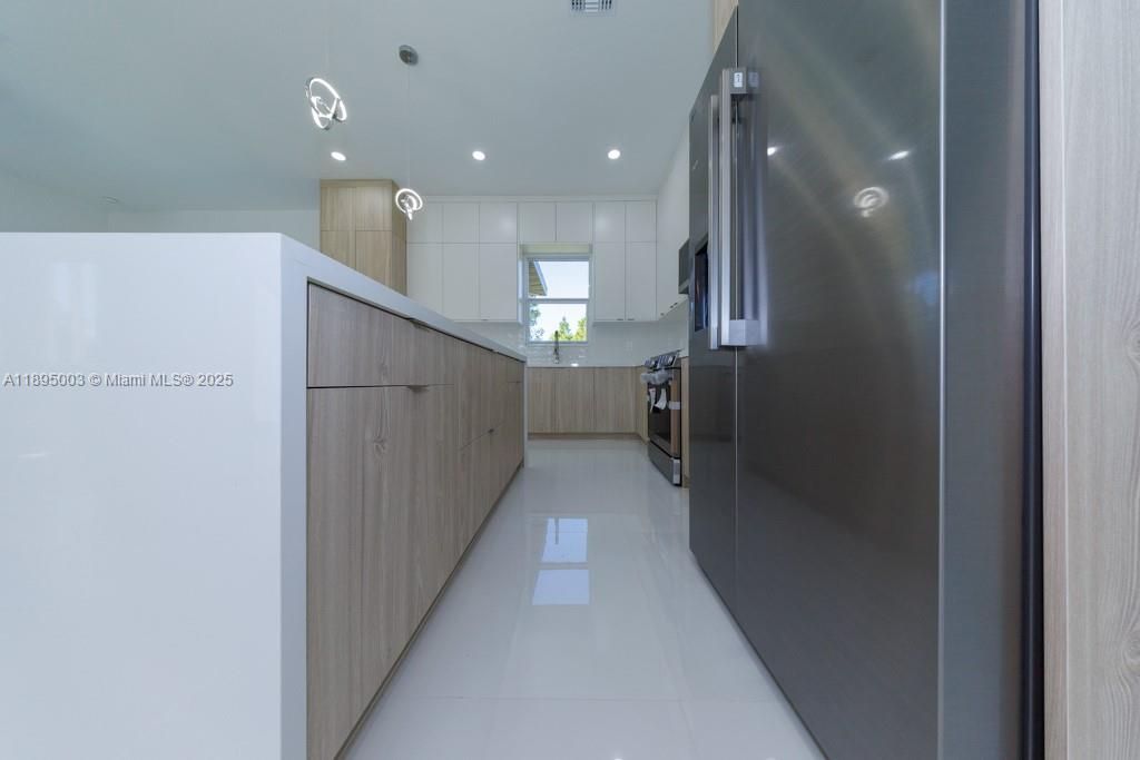 合同活跃: $405,000 (3 贝兹, 2 浴室, 0 平方英尺)