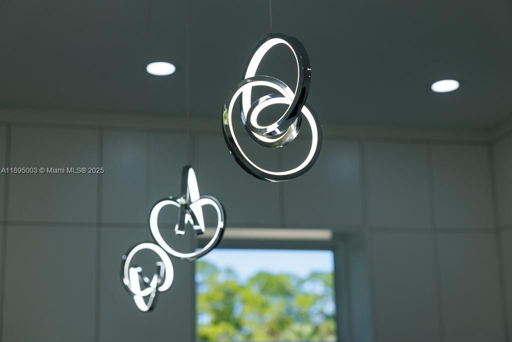 合同活跃: $405,000 (3 贝兹, 2 浴室, 0 平方英尺)