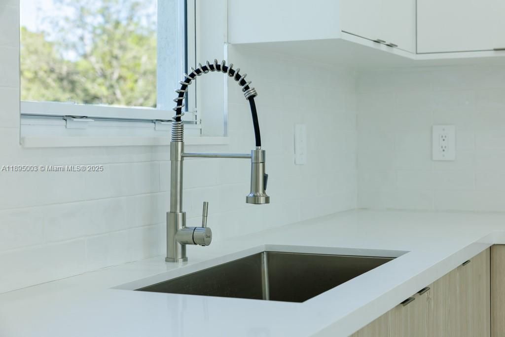 合同活跃: $405,000 (3 贝兹, 2 浴室, 0 平方英尺)