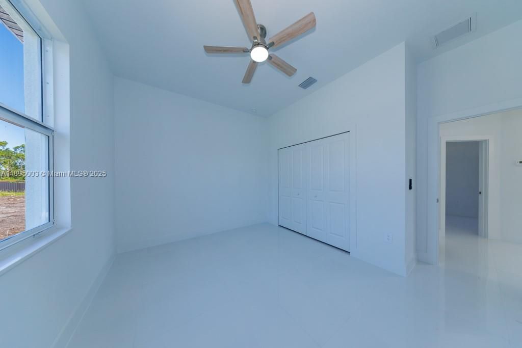 合同活跃: $405,000 (3 贝兹, 2 浴室, 0 平方英尺)