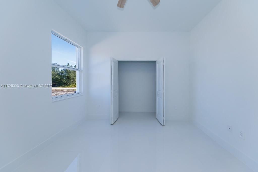 合同活跃: $405,000 (3 贝兹, 2 浴室, 0 平方英尺)