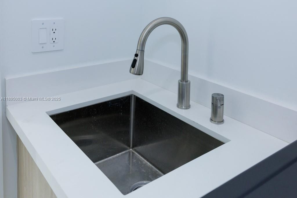 合同活跃: $405,000 (3 贝兹, 2 浴室, 0 平方英尺)