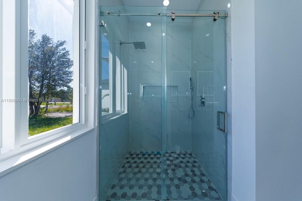 合同活跃: $405,000 (3 贝兹, 2 浴室, 0 平方英尺)