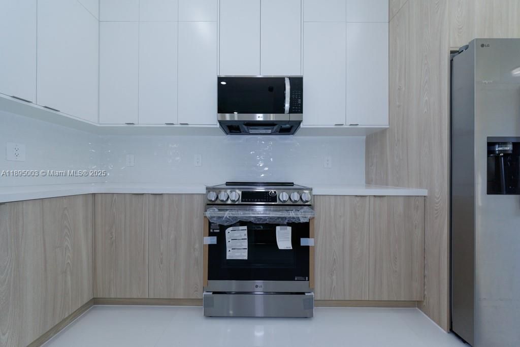 合同活跃: $405,000 (3 贝兹, 2 浴室, 0 平方英尺)