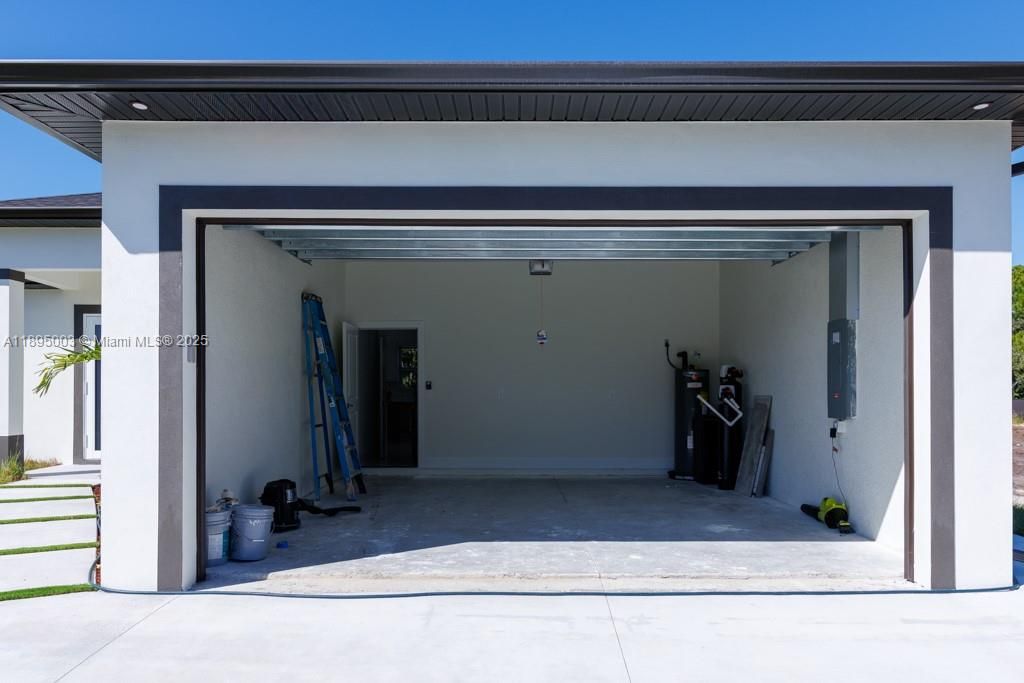 合同活跃: $405,000 (3 贝兹, 2 浴室, 0 平方英尺)