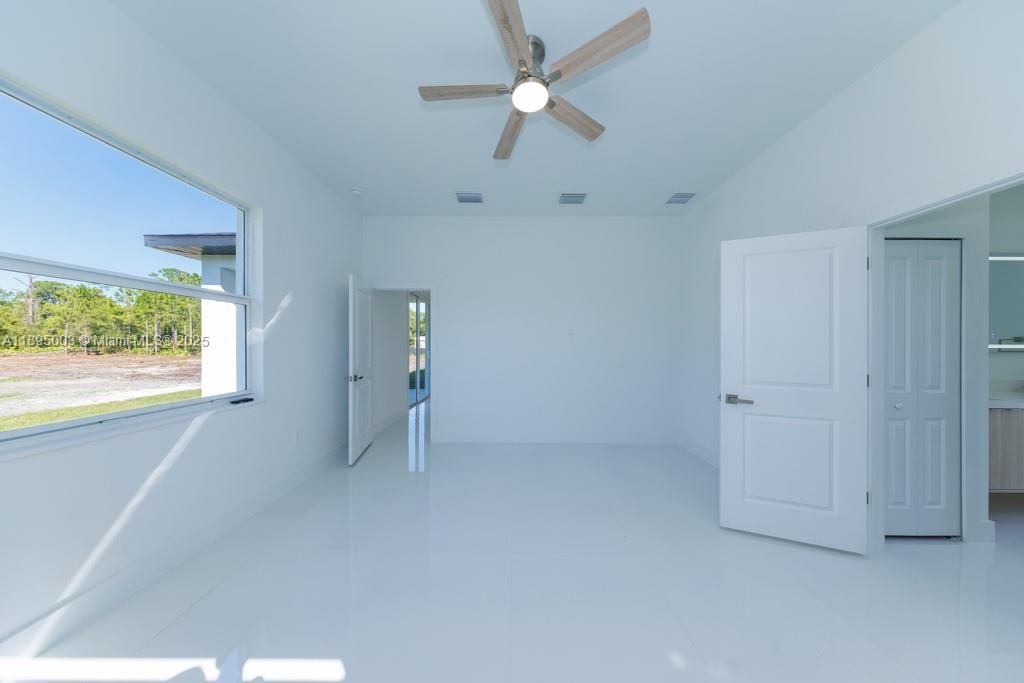 合同活跃: $405,000 (3 贝兹, 2 浴室, 0 平方英尺)