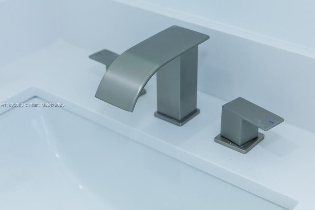 合同活跃: $405,000 (3 贝兹, 2 浴室, 0 平方英尺)