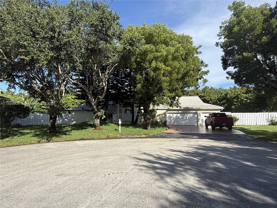 出租: $5,400 (5 贝兹, 4 浴室, 4549 平方英尺)