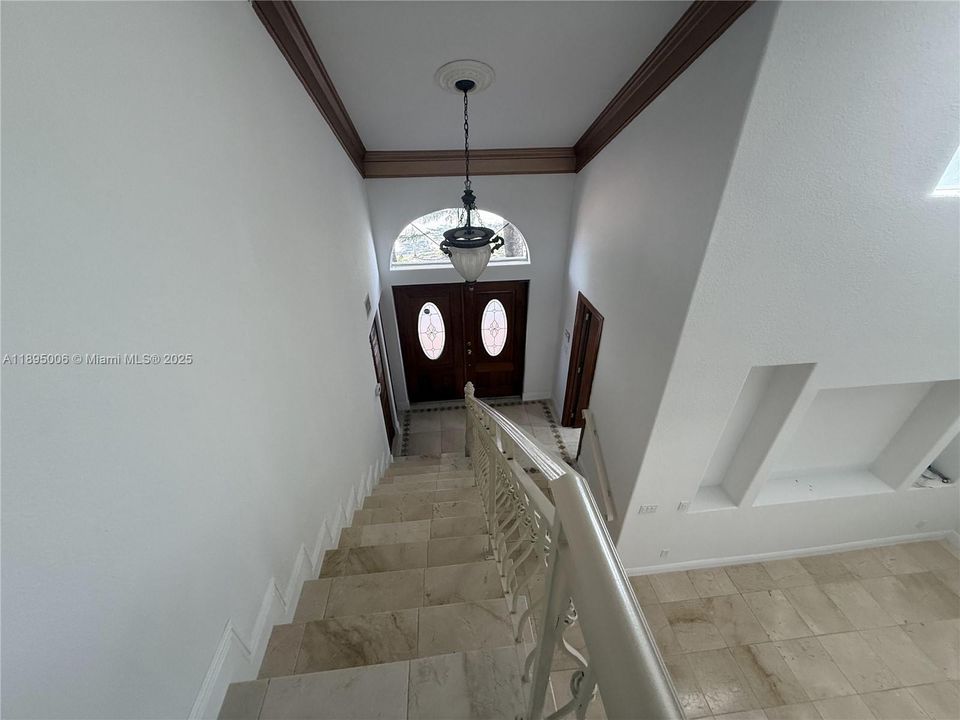 出租: $5,400 (5 贝兹, 4 浴室, 4549 平方英尺)